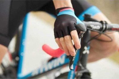 Những phụ kiện quan trọng khi đạp xe leo núi