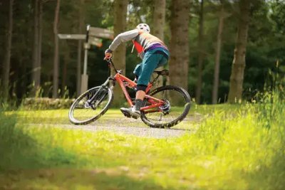 Cách giữ thăng bằng khi đi xe đạp: Hướng dẫn chi tiết cho người mới bắt đầu