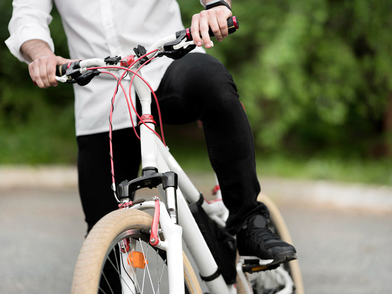 Xe khó điều khiển do phuộc xe đạp bị cứng