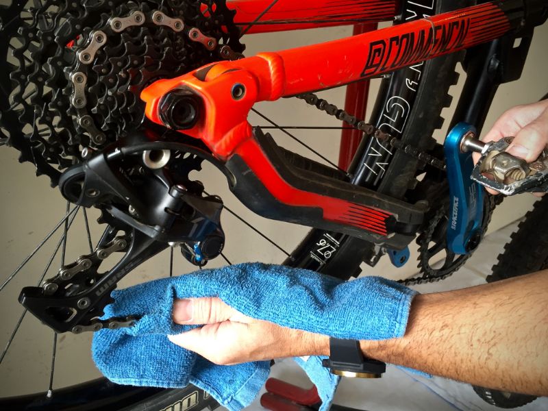 Ban-co-the-ve-sinh-xich-xe-bang-vai