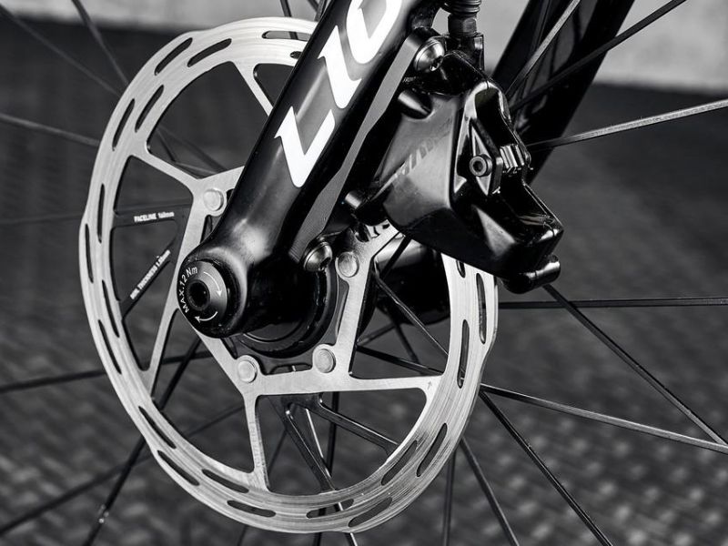 phanh-dia-thuy-luc-co-uu-va-nhuoc-diem-rieng